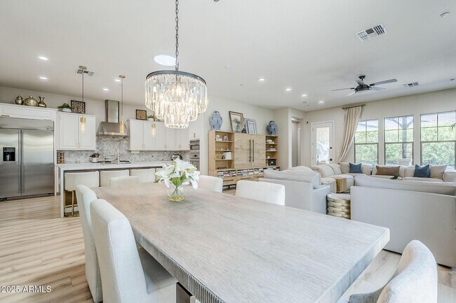 Foto del edificio - 9272 E Desert Village Dr