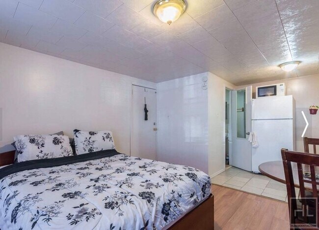 Foto del edificio - LARGE AND BRIGHT STUDIO  CHAUNCEY STREET/ ...