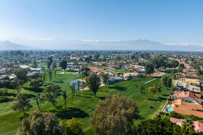 Formerly the host of the Bob Hope Classic, the Bermuda Dunes Country Club draws a large crowd.