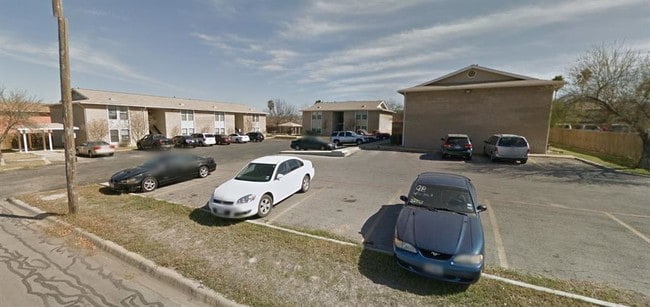 Building Photo - 820 N Bibb Ave