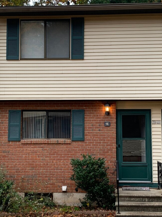39 Horton Hill Rd Unit 9E, Naugatuck, CT 06770 Condo for Rent in Naugatuck, CT