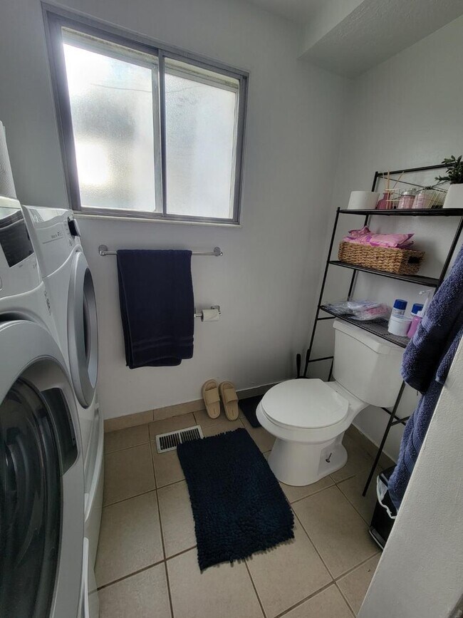 Building Photo - 2 Bedroom 1 Bath Orem Apartment