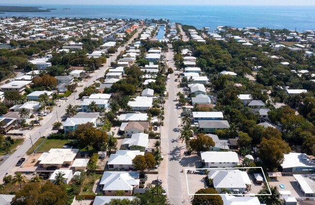 Foto del edificio - 102 Marina Ave