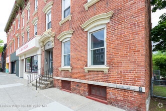Building Photo - 324 Warren St