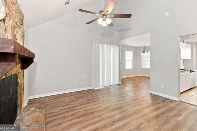 Building Photo - 4165 Little Springs Rd