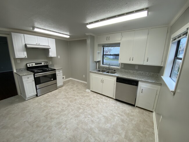 New Appliances - 203 S Fig St