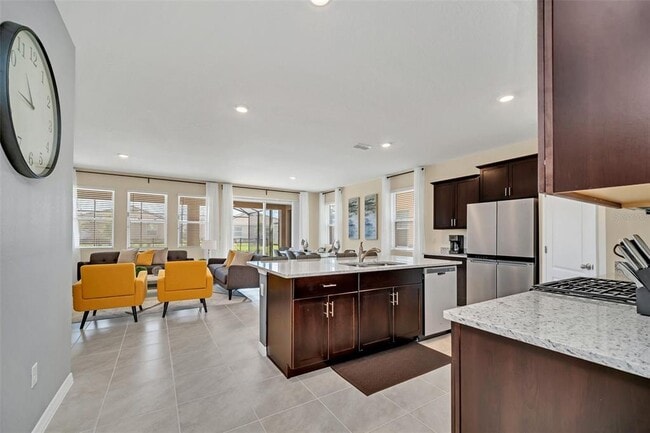 Foto del edificio - 7551 Oakmoss Loop