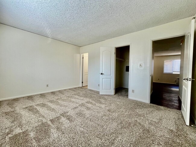 Building Photo - 471 Ballantyne St