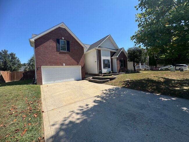 Building Photo - Single Family Home in Clarksville!