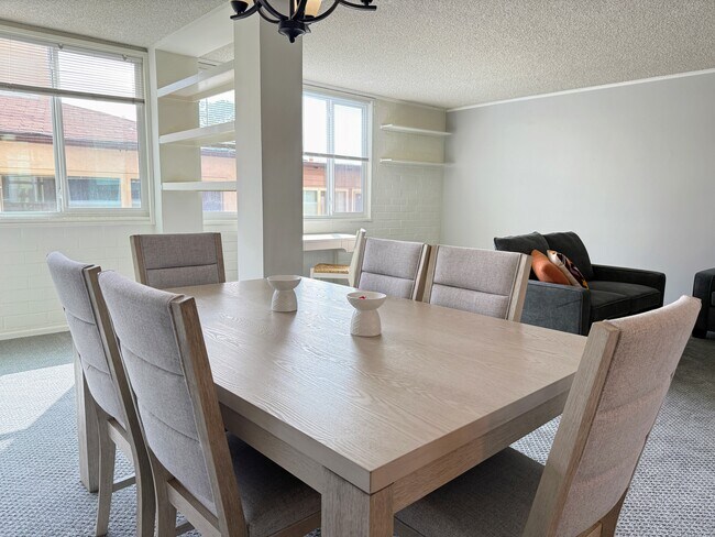 Foto del edificio - 540 Kelton Ave