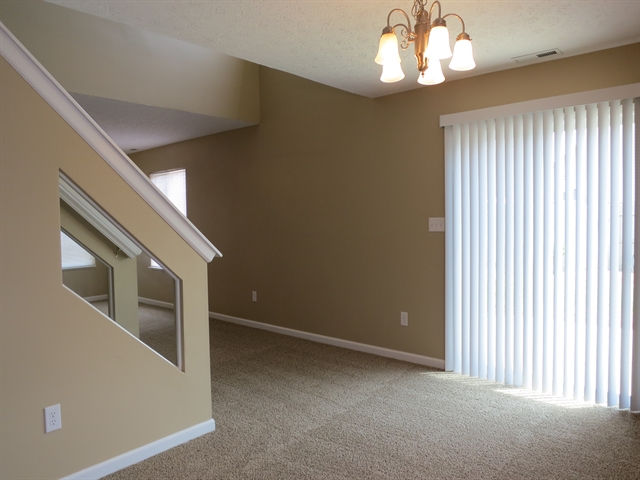 Building Photo - 627 Pine Lake Dr