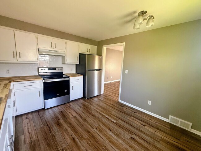 Foto del edificio - 8662 Grimes Ave NW