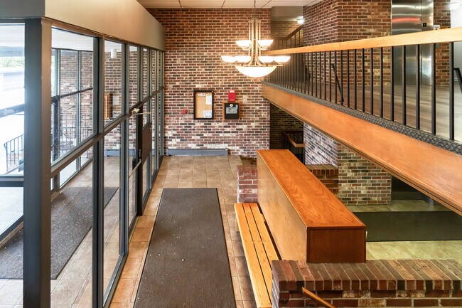 Foto del edificio - 1121 W Ogden Ave