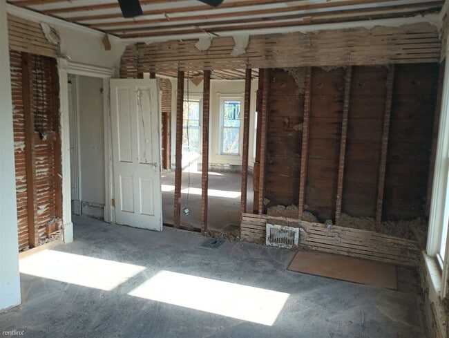 Building Photo - 3 br, 2 bath House - 1217 South Carrol Avenue