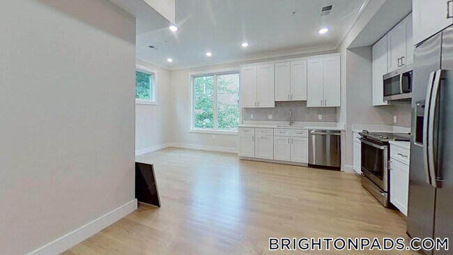 Building Photo - 104-106 Warren St.