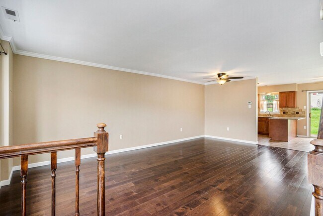 Foto del edificio - Beautiful Spacious Townhome
