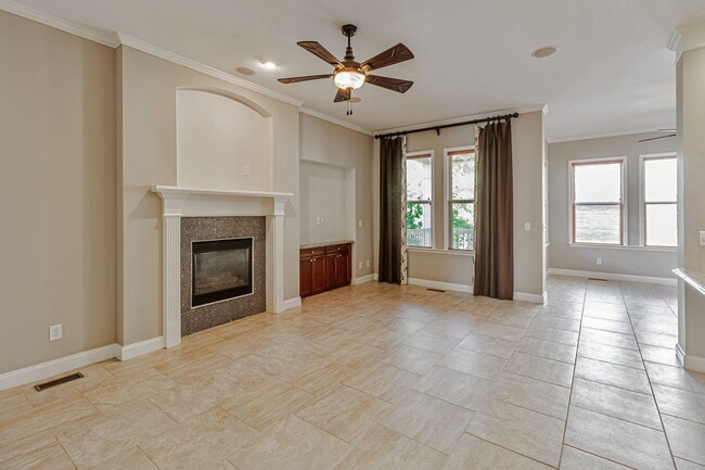 Building Photo - 1122 Parktown Dr
