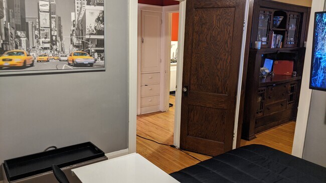 Dormitorio #2 - 2700 Irving Ave N