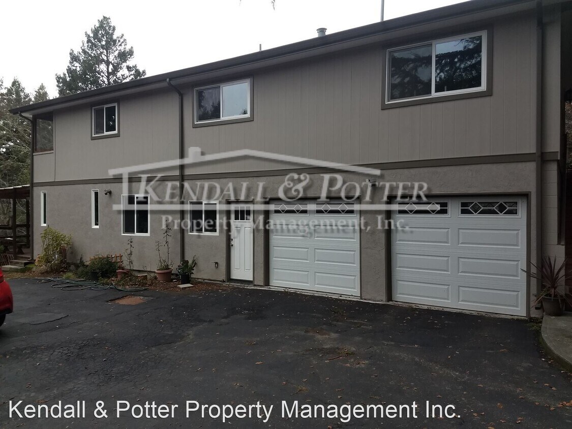 Foto principal - 3 br, 1 bath House - 24895 Skyland Rd.