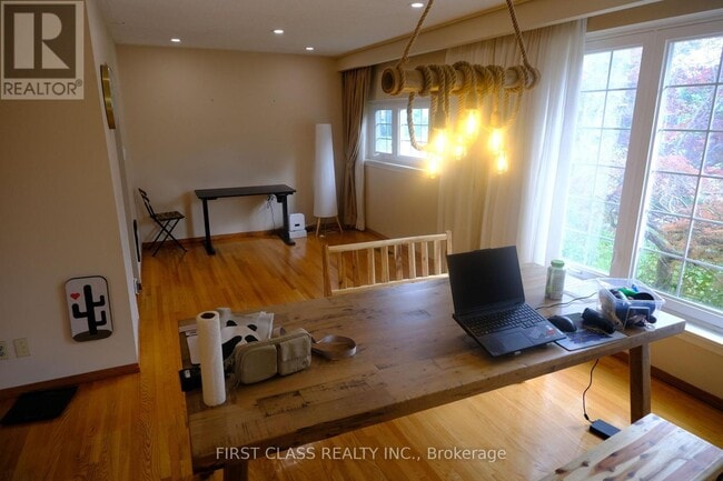 Building Photo - 64 Grove Park Crescent