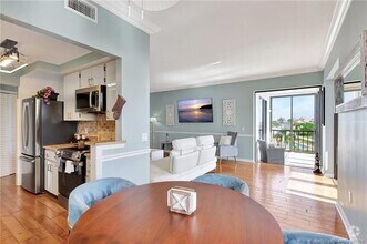 Building Photo - 150 SE Four Winds Dr