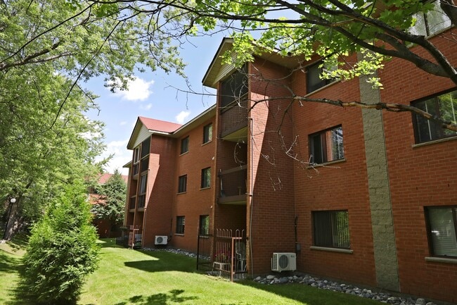 Photo du bâtiment - Westmount Villa 1