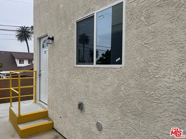 Foto del edificio - 233 N Park View St