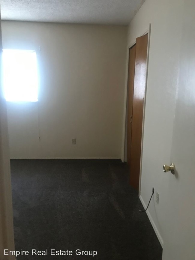 Building Photo - 312 E St Anne Pl