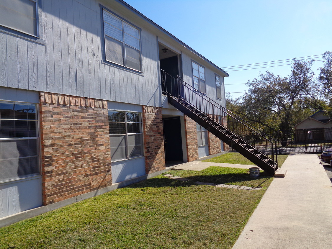 Building Photo - 2617 Cole Ave