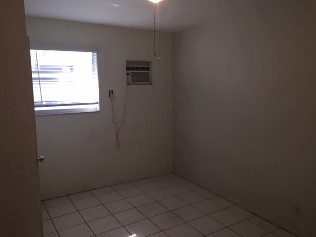 bedroom - 710 NE 17th Way