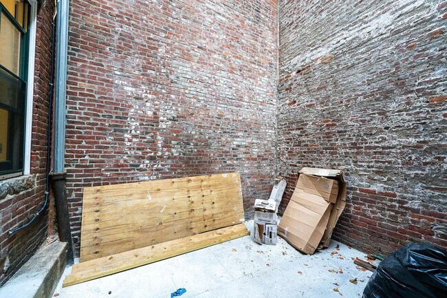 Building Photo - Gorgeous unit in Beacon hill