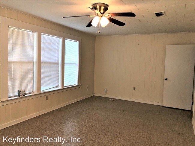 Building Photo - 2 br, 1 bath House - 631 Michigan Ave.