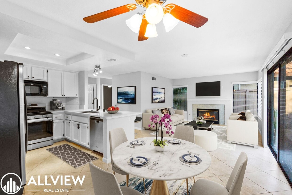 Foto principal - Gorgeous 4 bed/3 bath home available in th...
