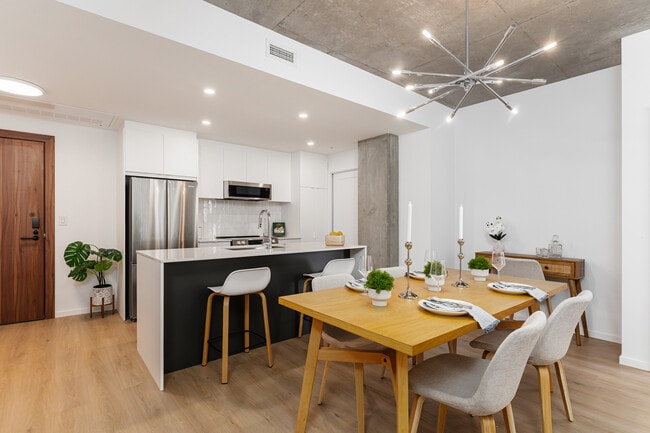 Kitchen - WestWalk Dollard-des-Ormeaux