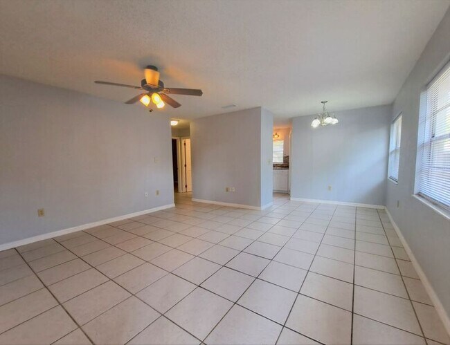 Foto del edificio - 325 W Belmar St