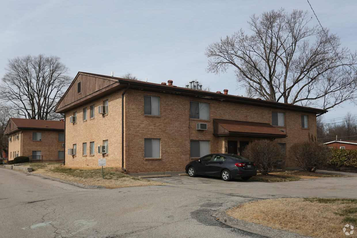 Hafner Court Apartments - University City, MO | Apartments.com