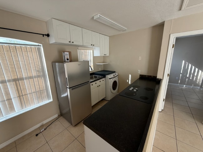 Building Photo - 679 Caribbean Dr