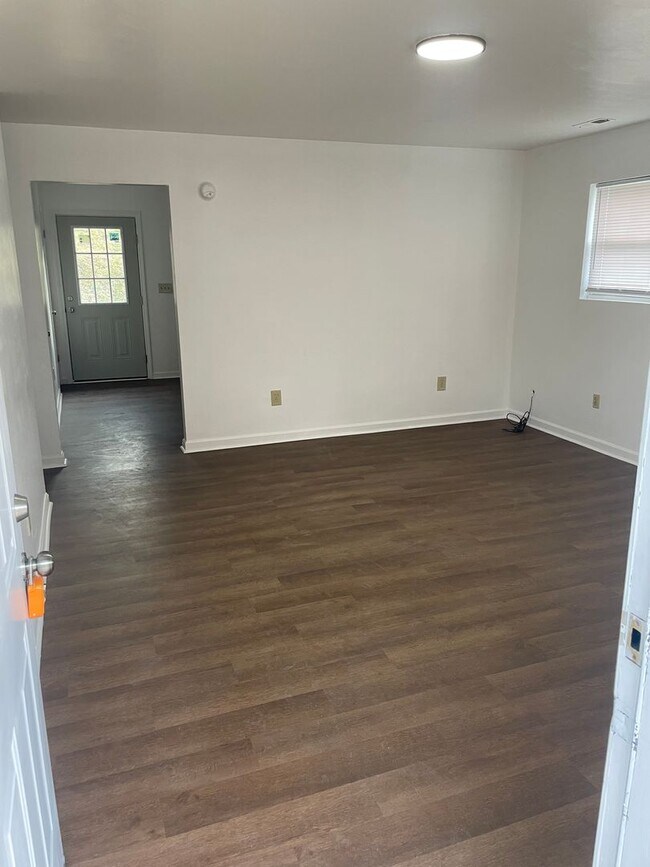 Foto del edificio - 3 bedroom 1 bath house for rent