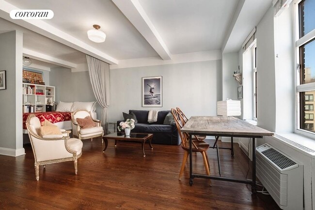 Building Photo - 465 W 23rd St