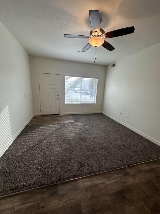 Building Photo - 756 E 500 S