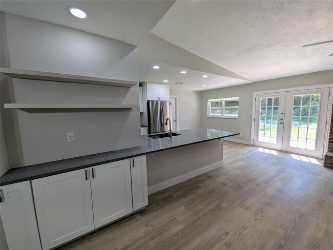 Foto del edificio - 9705 Marlborough Dr