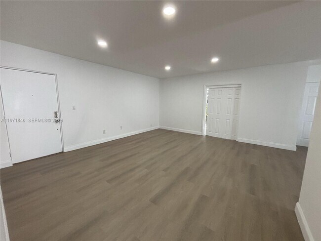 Foto del edificio - 6245 Old Court Rd