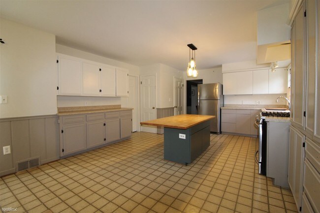 Building Photo - 3 br, 3 bath House - 772 N Wagner Rd