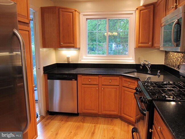 Foto del edificio - 3601 Greenway Pl