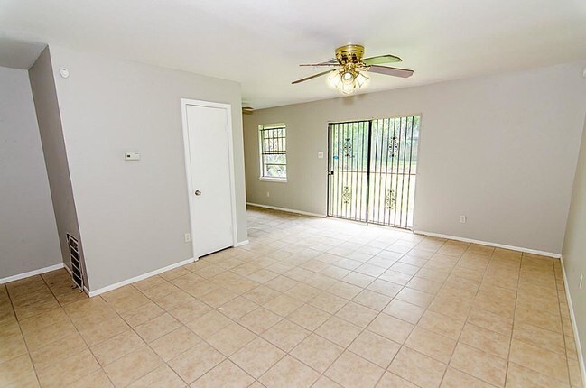 Building Photo - 10122 Valley Breeze Dr