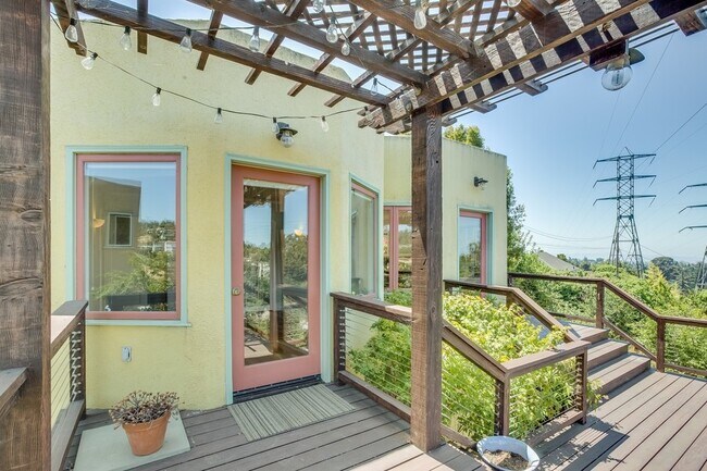 Photo - 816 Everett Ave House