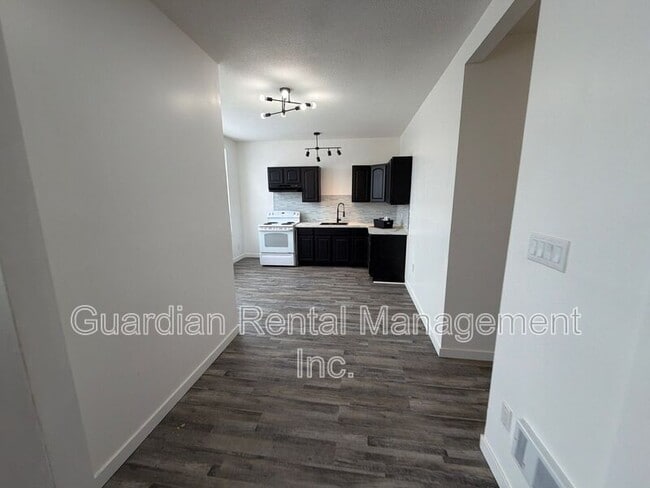 Building Photo - 140 Frederica St E