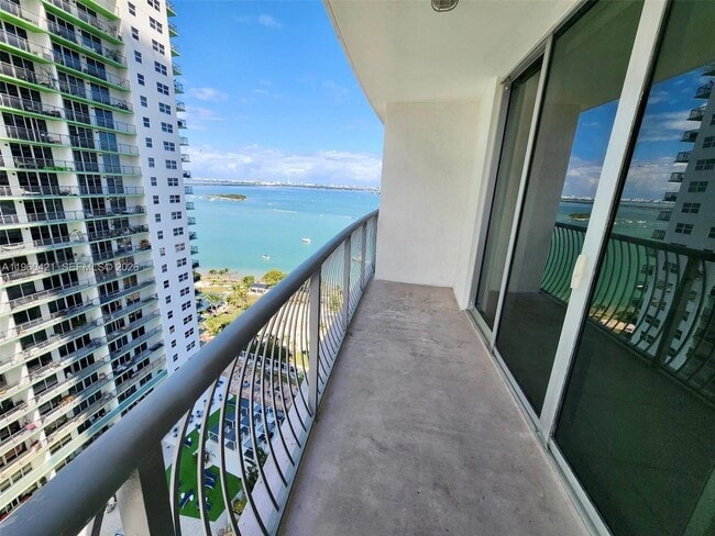 Building Photo - 1750 N Bayshore Dr