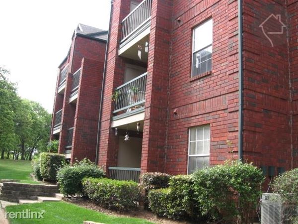 Building Photo - 1121 Amherst Dr
