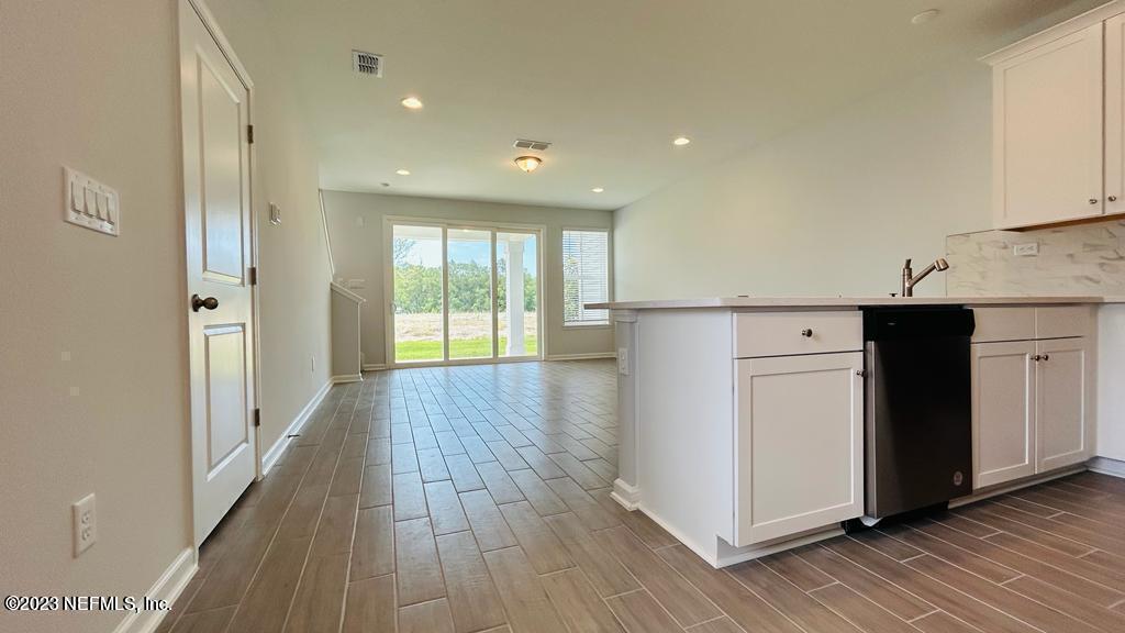 Building Photo - 18 Fieldfare Ln